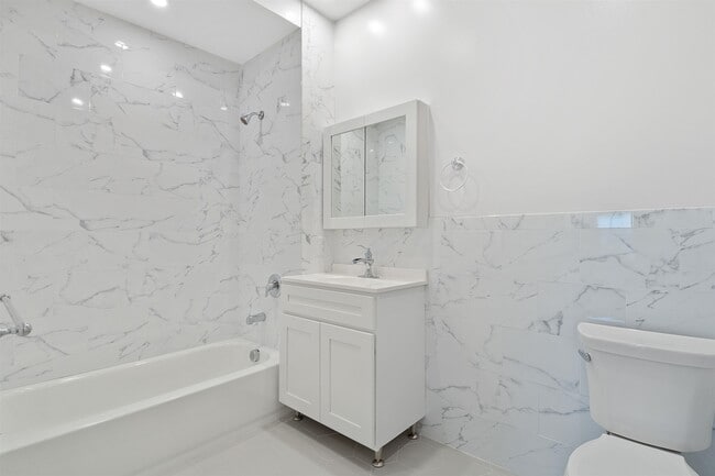 Building Photo - 311-315-315 West Side Ave