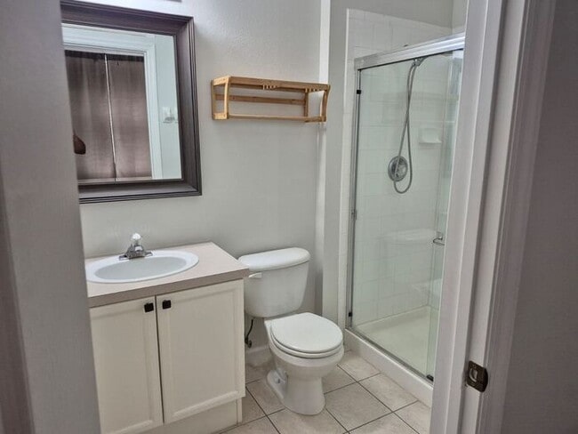 Building Photo - Large 3 bedrooms 3 Baths with a private pool