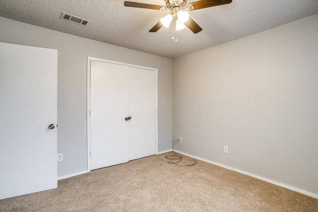 Building Photo - 2521 Indigo Ln