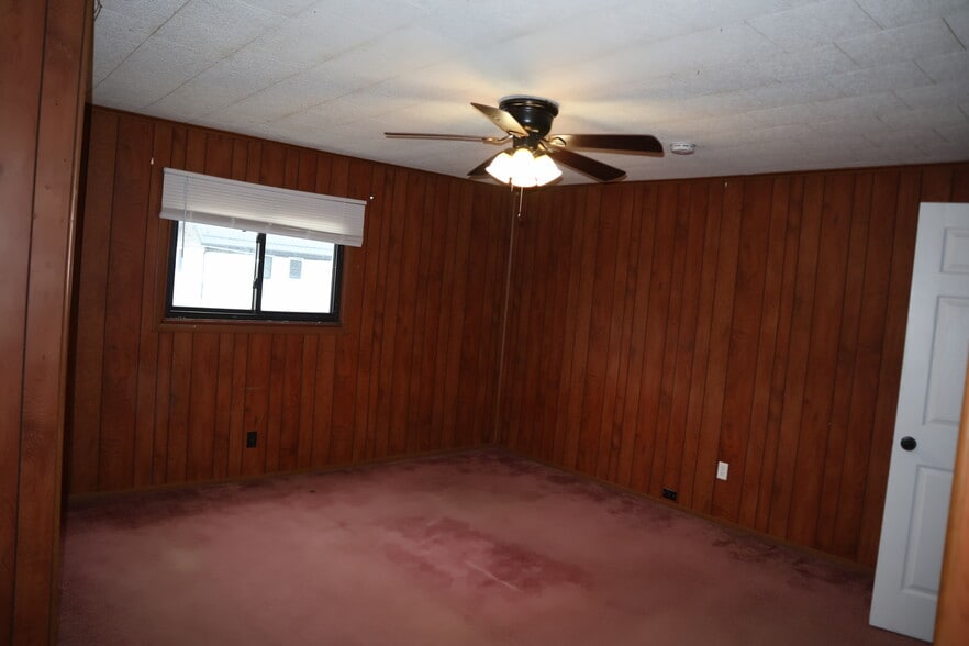 Building Photo - 504 Underwood Ave