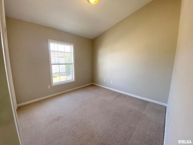 Building Photo - 1154 Kern Rd