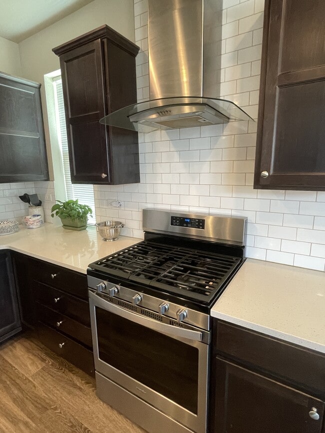 Building Photo - 3002 Comet St