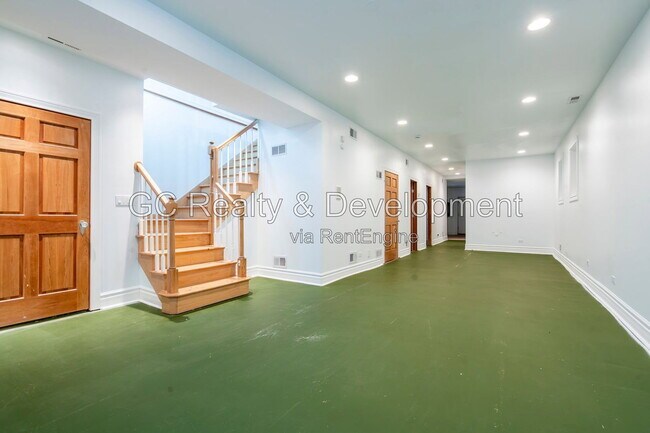 Building Photo - 3735 N Tripp Ave