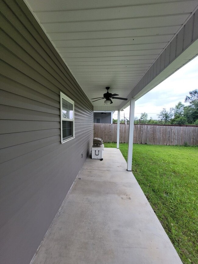Building Photo - Elegant 4-Bedroom Home with Gourmet Kitche...