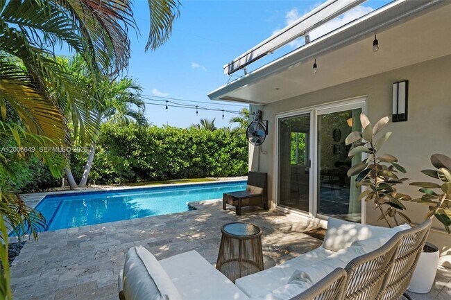 Building Photo - 930 N 11th Ct