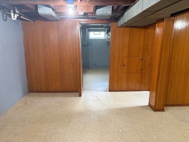Building Photo - 3bd Bungalow w/basement