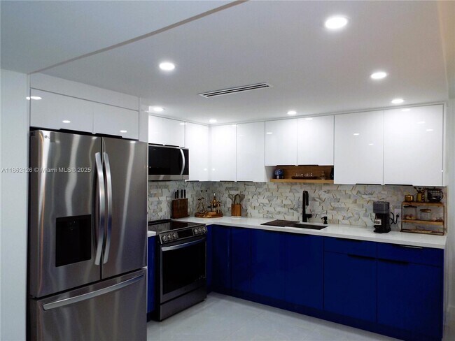 Building Photo - 5701 Collins Ave