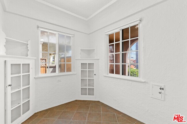 Building Photo - 5621 S Mullen Ave