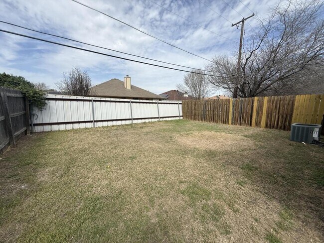 Building Photo - 4205 Cambridge Dr