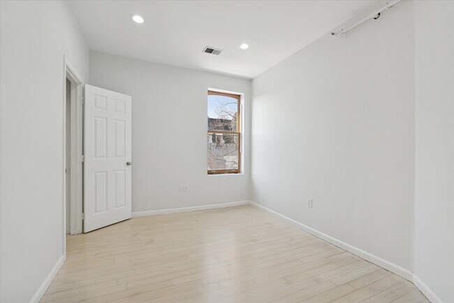 Building Photo - 1919 W Diamond St