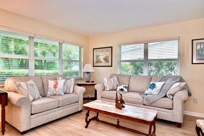 Building Photo - 129 Alhambra Pl