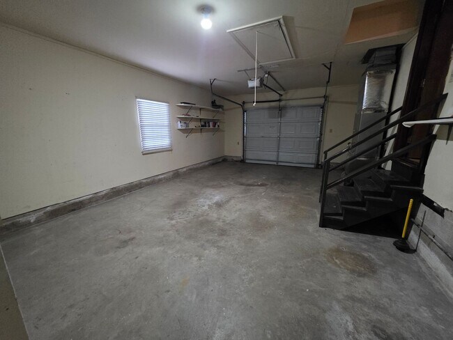 Building Photo - Cute Ranch in Yorktown Ready For New Tenants!