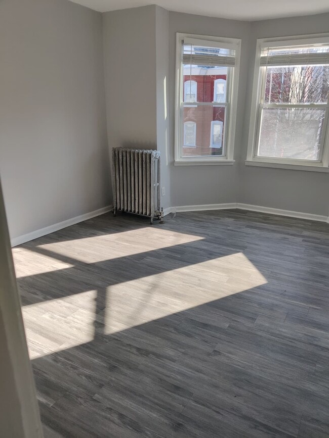 Building Photo - 127 E Coulter St