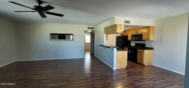 Building Photo - 14236 N Oakwood Ln