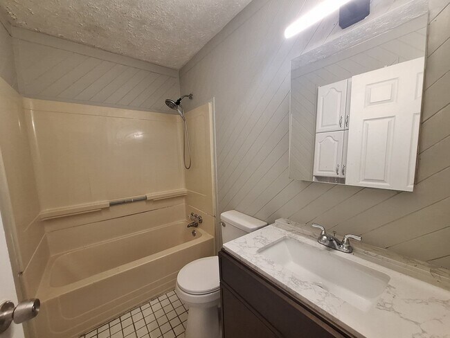 Building Photo - Harper Woods bungalow