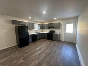 Building Photo - 3 Bedroom Duplex