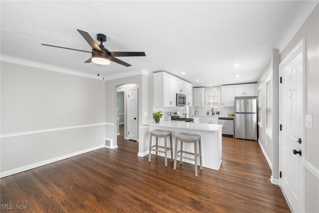 Building Photo - 574 Huntmere Dr