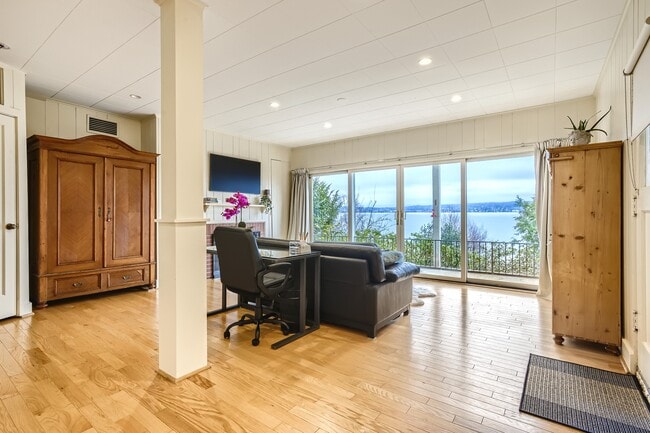 Building Photo - 4400 55th Ave NE