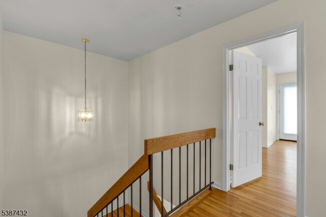 Building Photo - 10 Shelley Pl