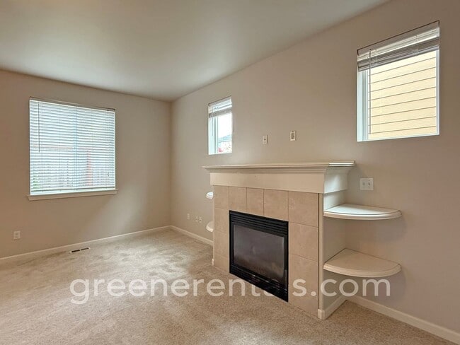 Building Photo - 4BR/2.5BA with Bonus Loft and Den in Lacey