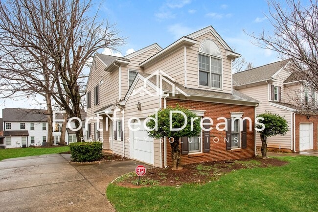 Building Photo - Charlotte -  3 bedroom 2.5 bath Townhome - Davis Lake Community