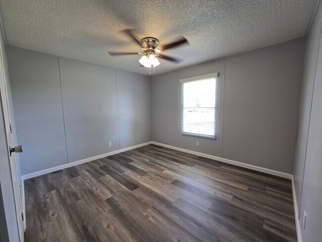Building Photo - 2214 Sivertsen Rd