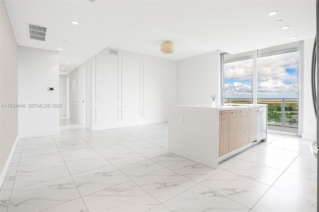 Building Photo - 2000 Metropica Wy