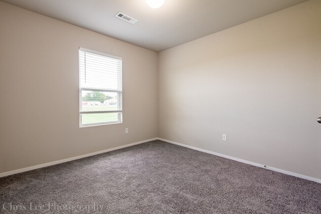 Building Photo - Cozy 4 Bedroom Elkins Home! Lots of upgrades!!