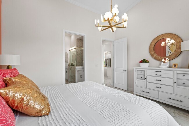 Building Photo - 16181 Oakview Dr