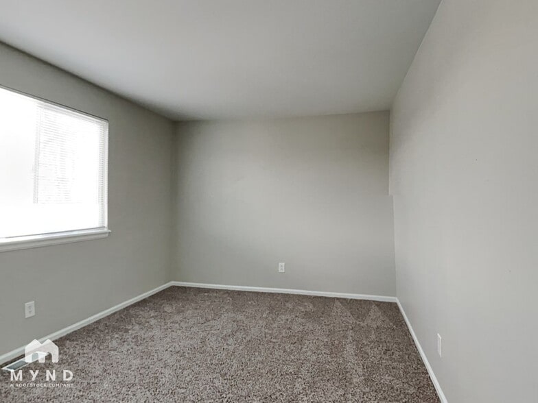 Building Photo - 5912 S Tempe Way