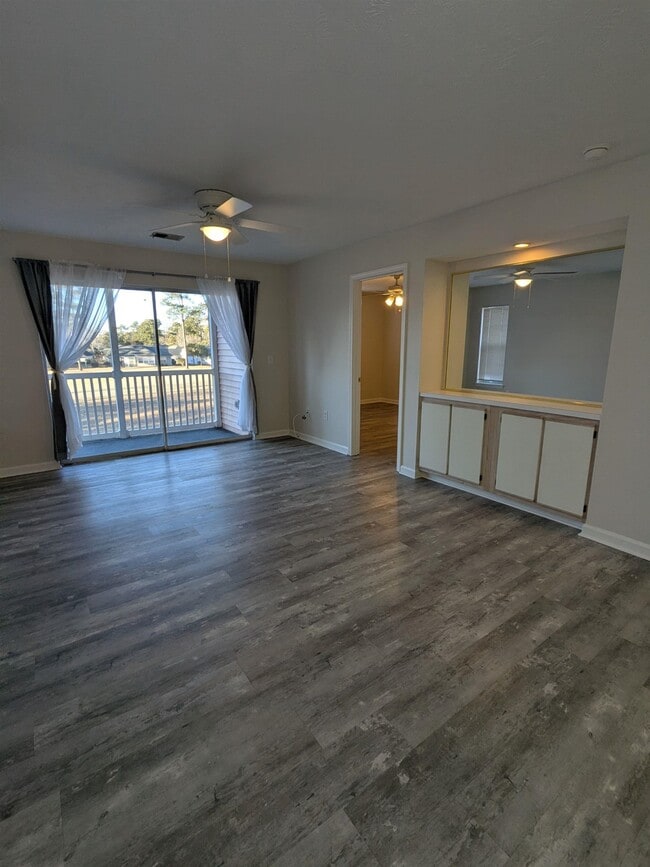 Building Photo - 627 Waterway Village Blvd