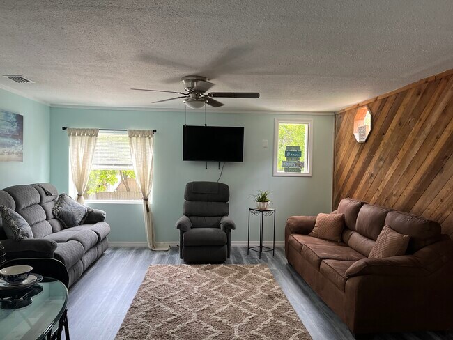 Building Photo - 10875 71st Ave