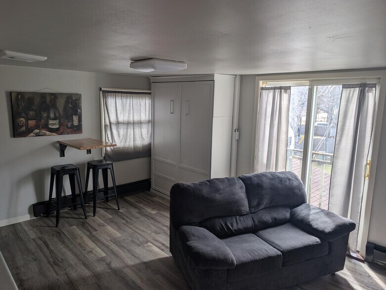 Building Photo - 563 E Main St