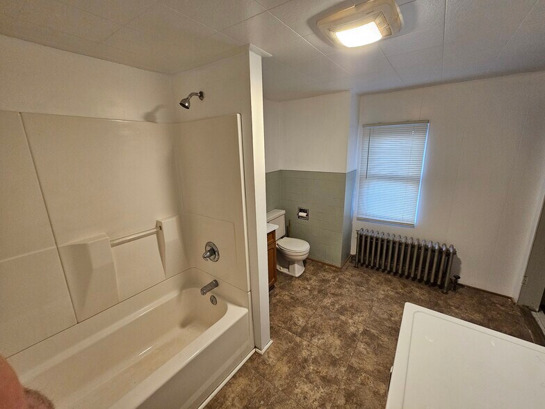 Bathroom - 802 W 11th Ave