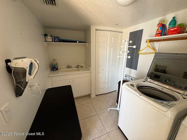 Building Photo - 7128 Marbella Ct