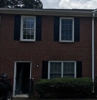 Building Photo - Cute and Adorable Renovated Townhome