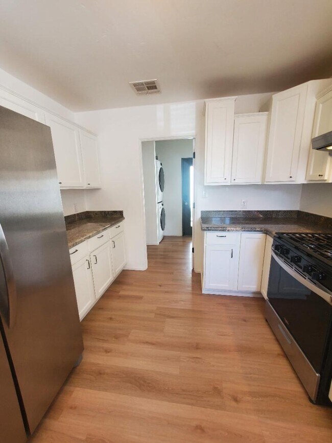 Building Photo - 1520 W Encanto Blvd