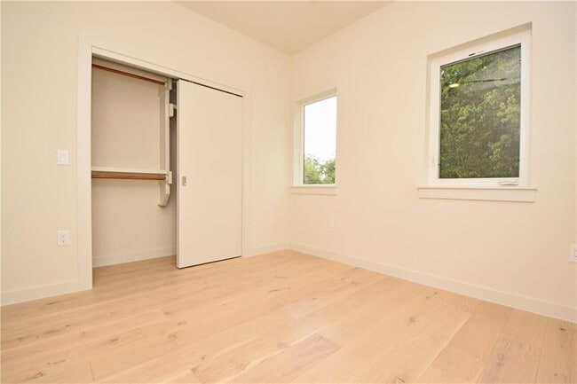 Building Photo - 5405 Sunshine Dr