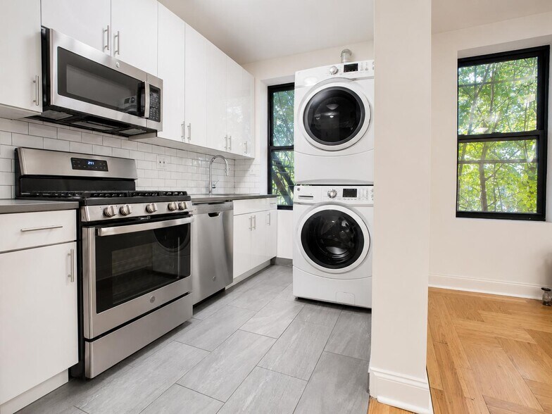 Building Photo - 282 Cabrini Blvd
