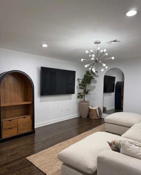 Building Photo - 61 Chestnut St