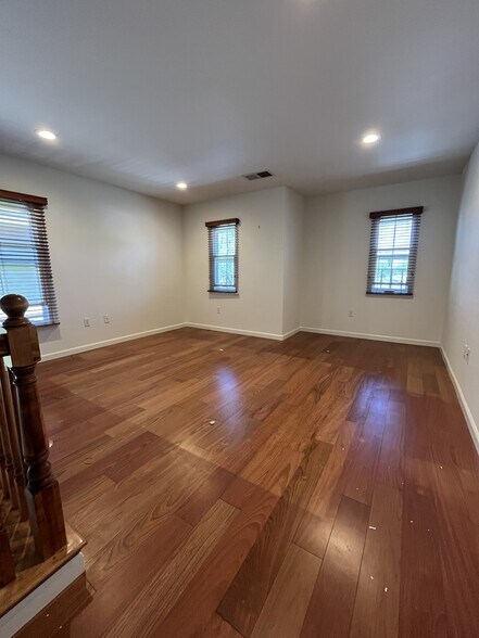 Building Photo - 4656 Snead Dr