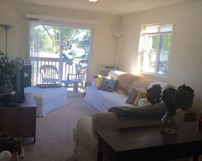 Interior Photo - 3875 S. Clement Ave