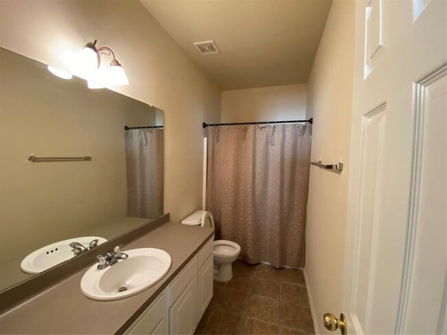 Building Photo - 10011 Sugarvine Ln