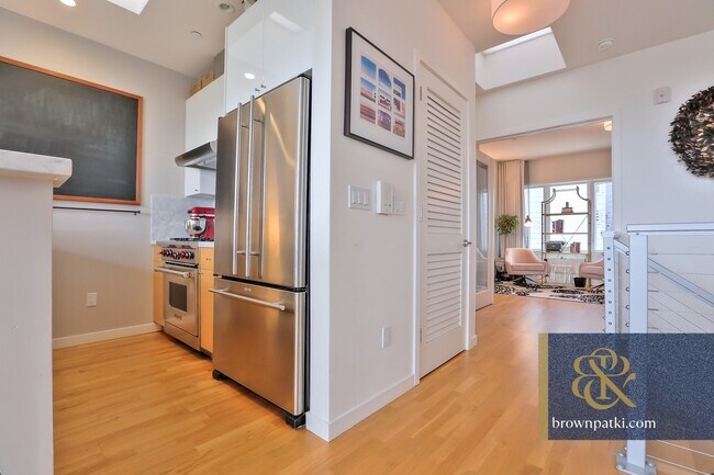 Building Photo - 3190 Scott St