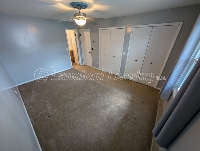 Building Photo - Spacious Elyria Split-Level Near LCCC with Fireplace & Fenced Yard