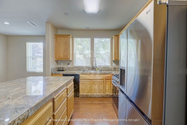 Building Photo - Lincoln Crossing; 4 bedroom in Gated commu...