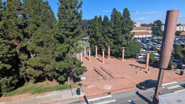 Corner Views - 1201 Willard St