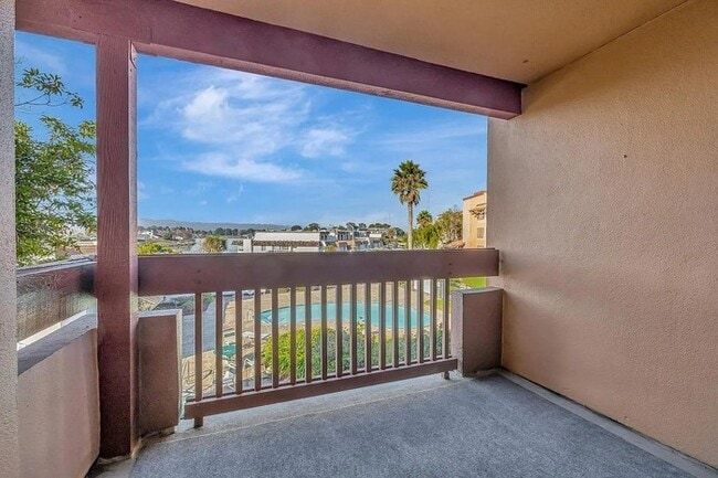 Building Photo - Remodeled 1BR Condo with Pool & Water Views Near Foster City