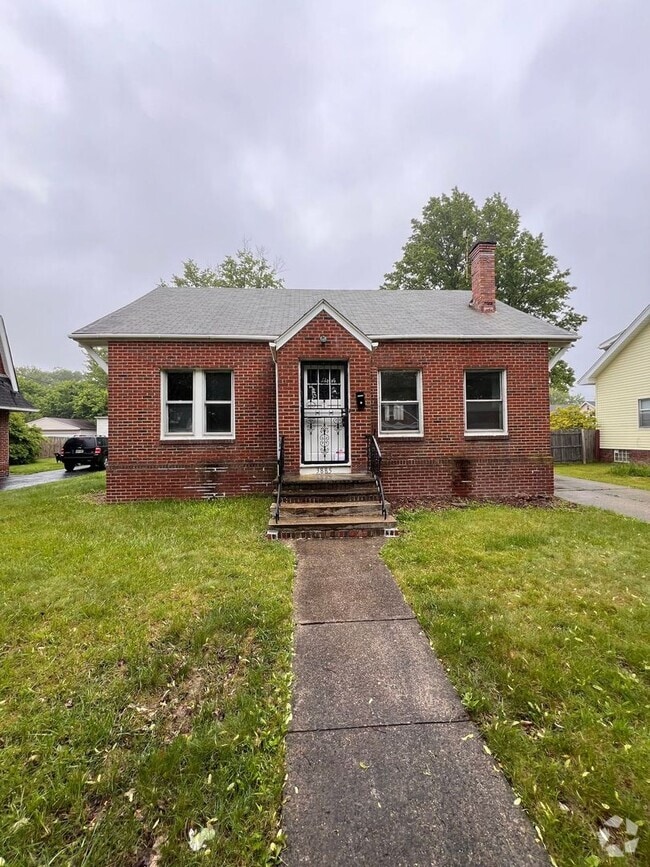 Building Photo - Fully Renovated 4 Bed Home in Cleveland He...