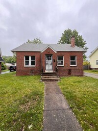 Building Photo - Fully Renovated 4 Bed Home in Cleveland He...